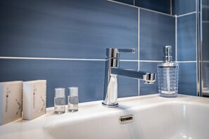 Shower, hair dryer, bidet, soap - YiD business and turistic studio (Firenze)