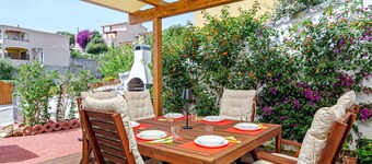 Holiday Home 'Is Arutas' with Private Terrace, Wi-Fi and Air Conditioning