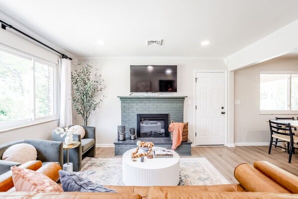 智能电视、壁炉