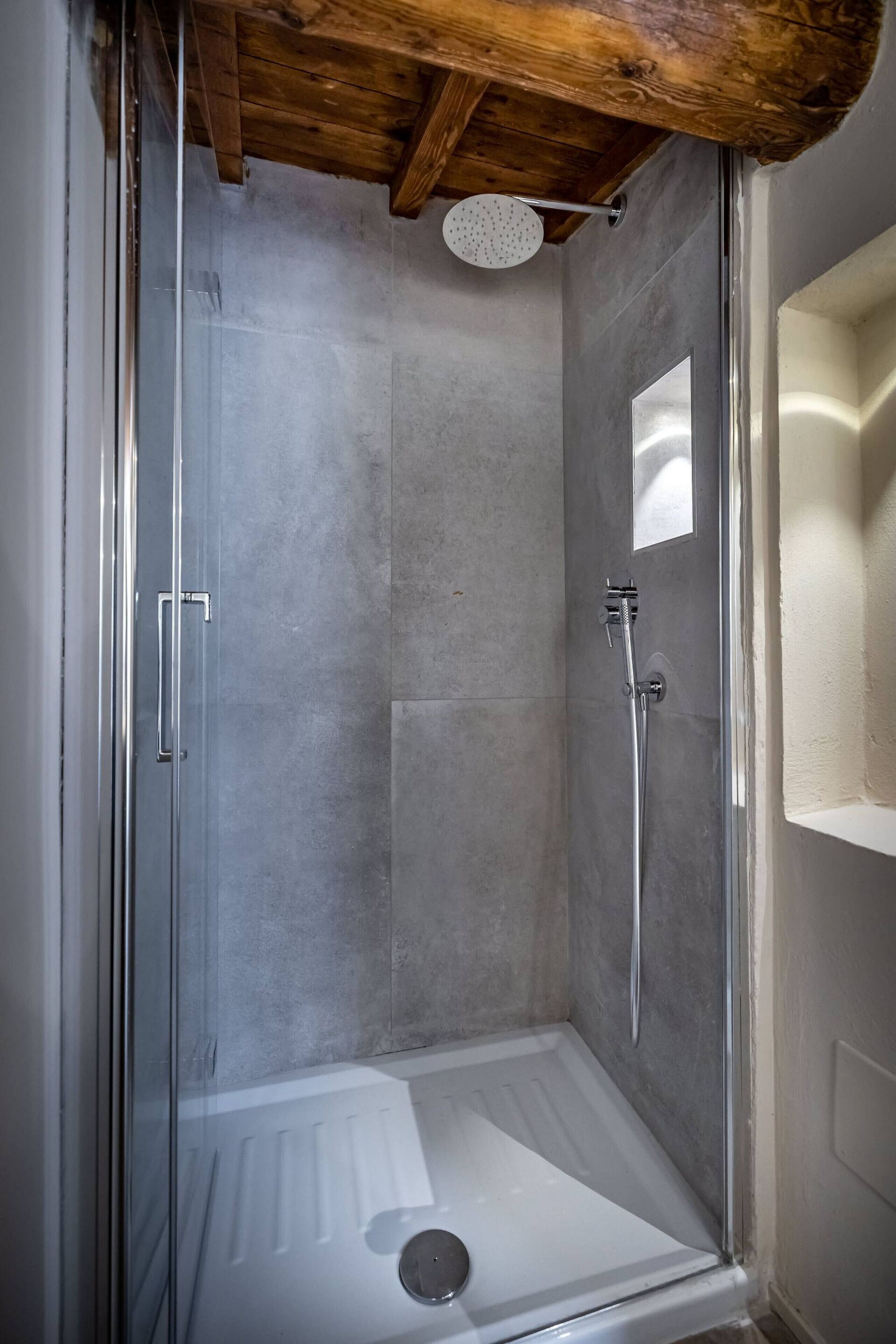Dusche, Haartrockner, Seife, Shampoo