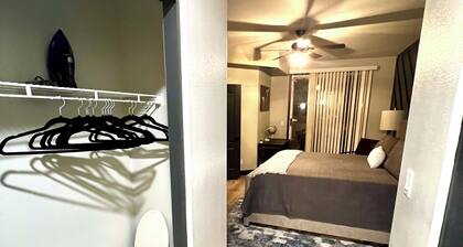 Condominium close to New Raider’s stadium, Strip, restaurants and attractions.