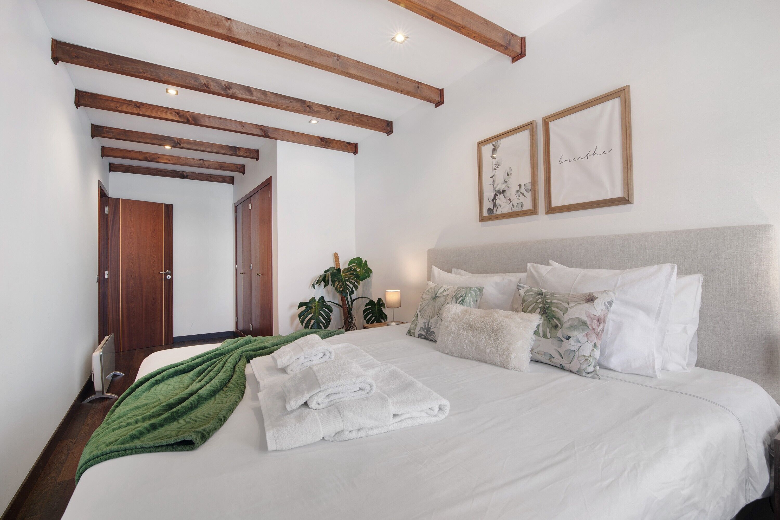 3 bedrooms, iron/ironing board, free WiFi, bed sheets