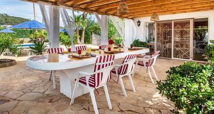 Country House 'Villa Can Andreuet De Baix' with Mountain View, Wi-Fi and Air Conditioning