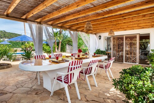 Country House 'Villa Can Andreuet De Baix' with Mountain View, Wi-Fi and Air Conditioning