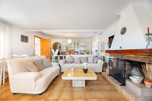 Maison de campagne 'Villa Can Andreuet De Baix' avec vue sur la montagne, Wi-Fi et climatisation