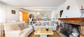 Country House 'Villa Can Andreuet De Baix' with Mountain View, Wi-Fi and Air Conditioning