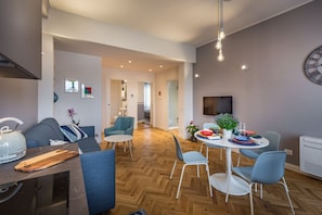 TV - Apartments Florence - Cobalt Cove 2bdr (Florence)