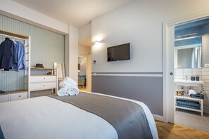 2 chambres, fer et planche à repasser, Wi-Fi, draps fournis