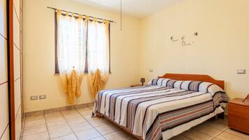 2 quartos, ferros/tábuas de passar roupa, Wi-Fi, roupa de cama