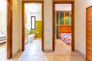 2 habitaciones, tabla de planchar con plancha, wifi y ropa de cama 