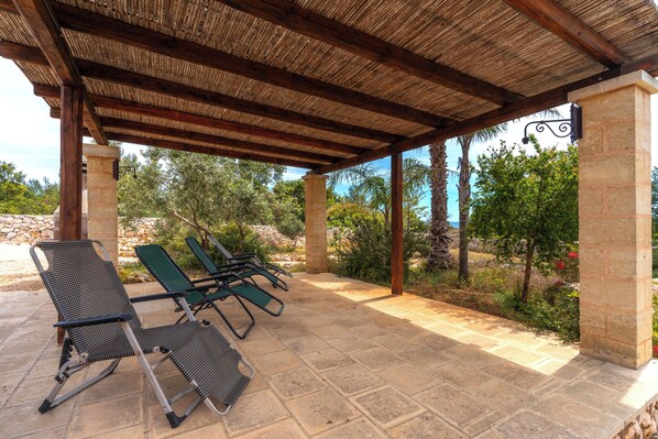 Terrace/patio - Apartment 'Villa Giaquinto 497' with Sea View, Shared Pool and Air Conditioning (Torre Pali)