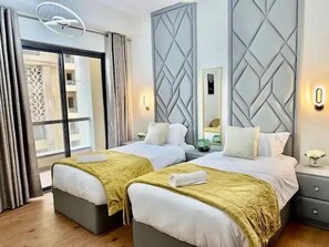 Apartamento de lujo, 2 habitaciones, vistas al puerto deportivo | 2 dormitorios, sistema de insonorización, tabla de planchar con plancha