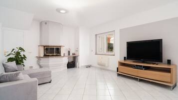 Fernseher, Kamin, DVD-Player, Stereoanlage