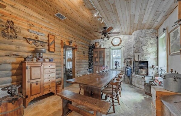 Dining - 5 cabins+2400 Sq ft Dance Hall! (Fredericksburg)