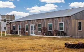 Exterior - 5 cabins+2400 Sq ft Dance Hall! (Fredericksburg)