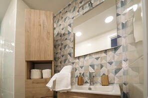 Doccia, asciugacapelli, bidet, asciugamani