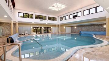 Alberca techada y alberca climatizada