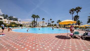 Alberca techada y alberca climatizada