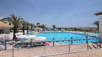 Una piscina techada, una piscina climatizada