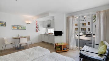 Iron/ironing board, free WiFi, bed sheets