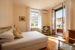 5 bedrooms, WiFi, bed sheets