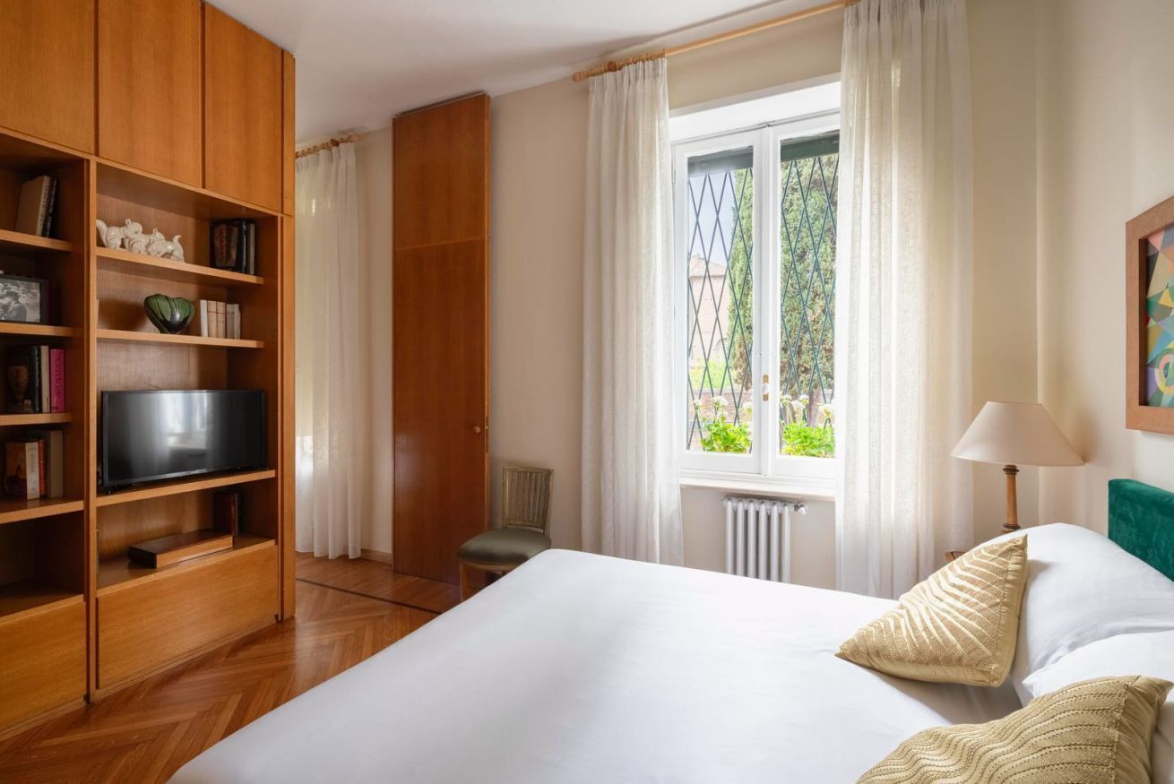 5 bedrooms, WiFi, bed sheets