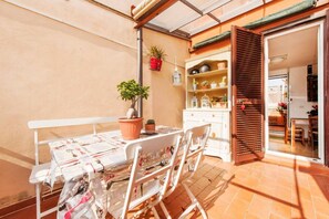 Outdoor dining - Piazza Vittorio Panoramic Terrace (Roma)
