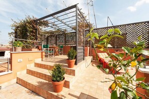 Outdoor dining - Piazza Vittorio Panoramic Terrace (Roma)