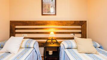 2 sovrum, strykjärn/strykbräda och sängkläder