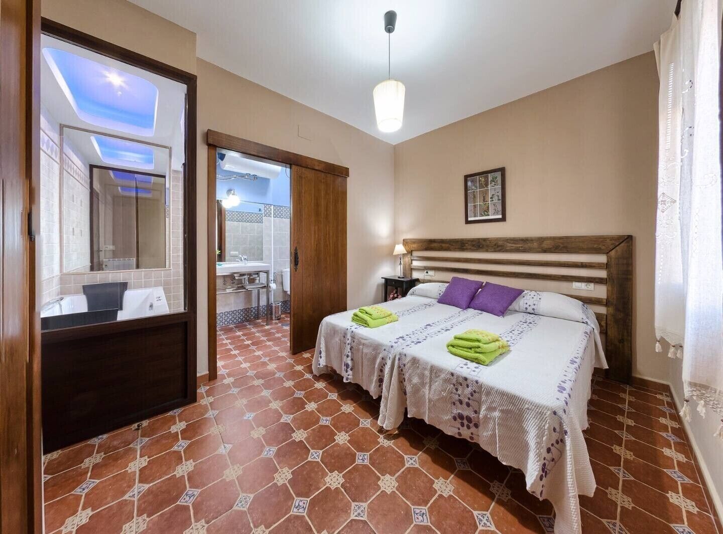 5 bedrooms, iron/ironing board, bed sheets