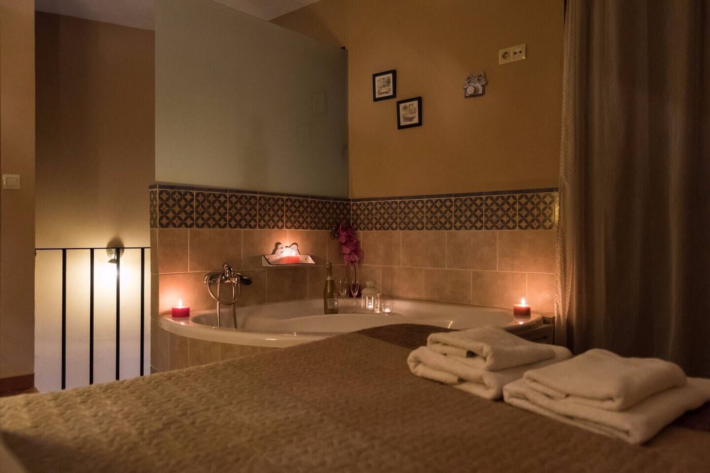 Dusj, hårføner og håndklær