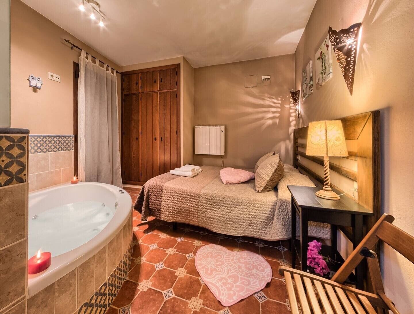 1 makuuhuone, silitysrauta/-lauta, vuodevaatteet