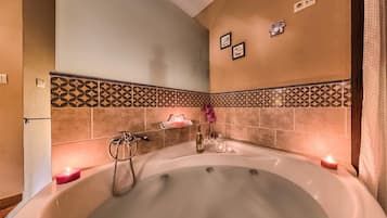 Suihku, hiustenkuivaaja, pyyhkeet