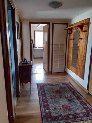 Interior - Apartment 'Chaleureux La Montagne' with Private Garden and Balcony (Saint-Étienne-de-Tinée)