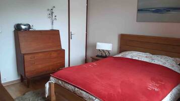 2 bedrooms, bed sheets