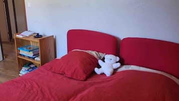 2 bedrooms, bed sheets