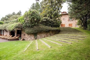 Property grounds - Country Home 'Gran Castanyer' with Mountain View, Private Pool and Wi-Fi (Viladrau)