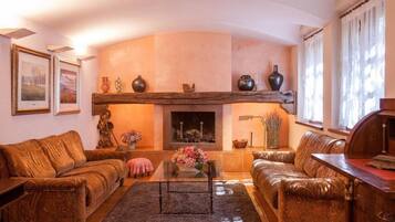 TV, fireplace, DVD player, table tennis