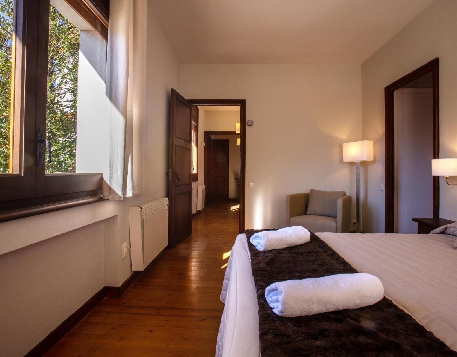 5 bedrooms, free WiFi, bed sheets