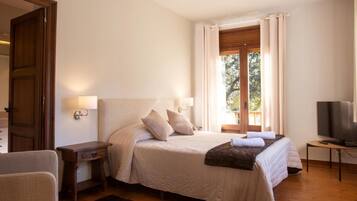 5 bedrooms, free WiFi, bed sheets