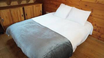 8 bedrooms, iron/ironing board, free WiFi, bed sheets