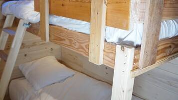 8 chambres, fer et planche à repasser, Wi-Fi gratuit, draps fournis