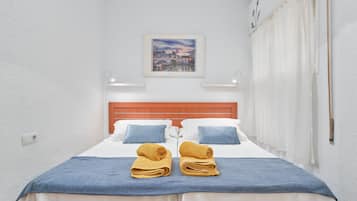 1 quarto, Wi-Fi de cortesia, roupa de cama