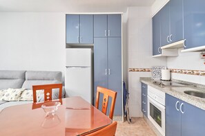 Frigorífic, microones, forn i placa de cuina 