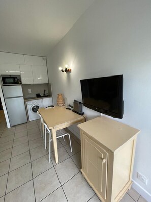Interior - 06U - Beautiful studio in residence - swimming pool and tennis court (Saint-Laurent-du-Var)