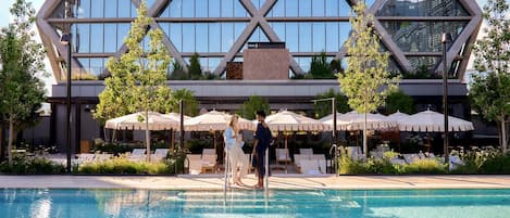 Piscine extérieure (ouverte en saison), chaises longues
