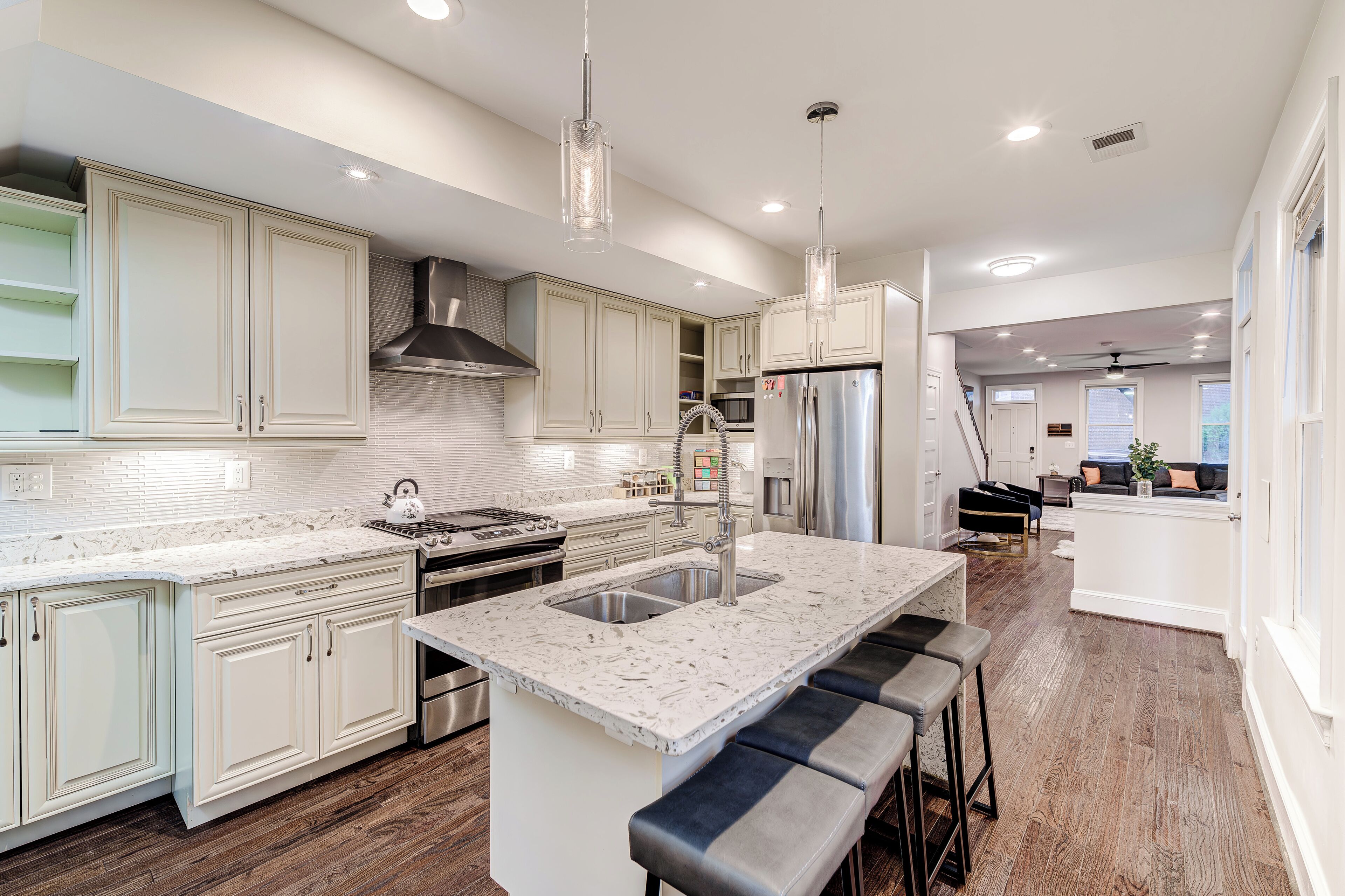 冰箱、微波炉、烤箱、炉灶