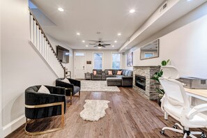 Smart-TV, Kamin, Drucker