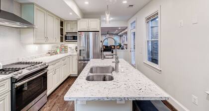 Contemporary, Cozy, & Convenient in Old Town Alexandria