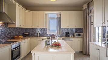 Kühlschrank, Ofen, Herdplatte, Geschirrspüler